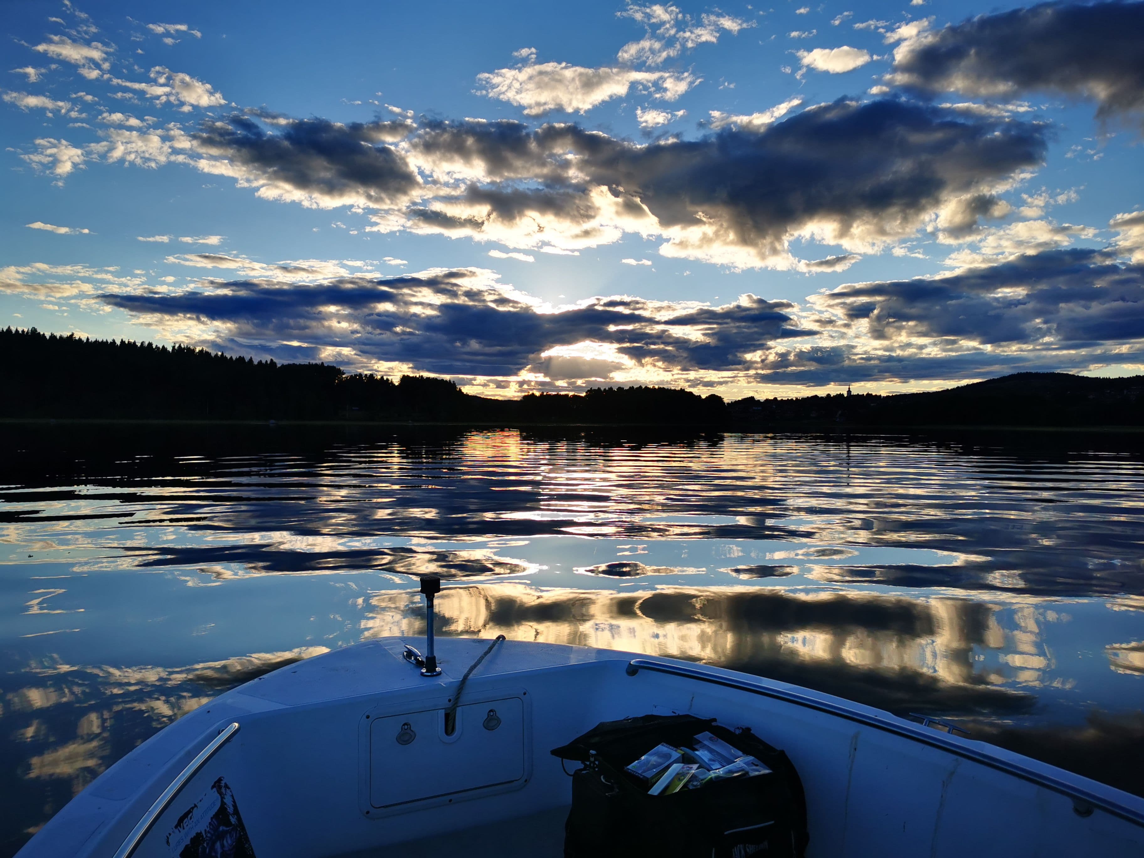 Solnedgång över Siljan - Fiskeguidning